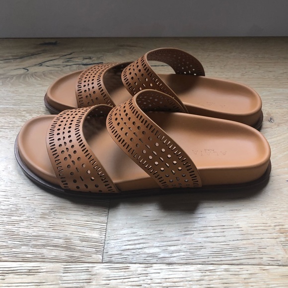 Alaia perforated leather slides size 38.5 New with box - Picture 4 of 10